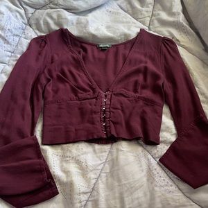 Burgundy v- neck long sleeve crop top.